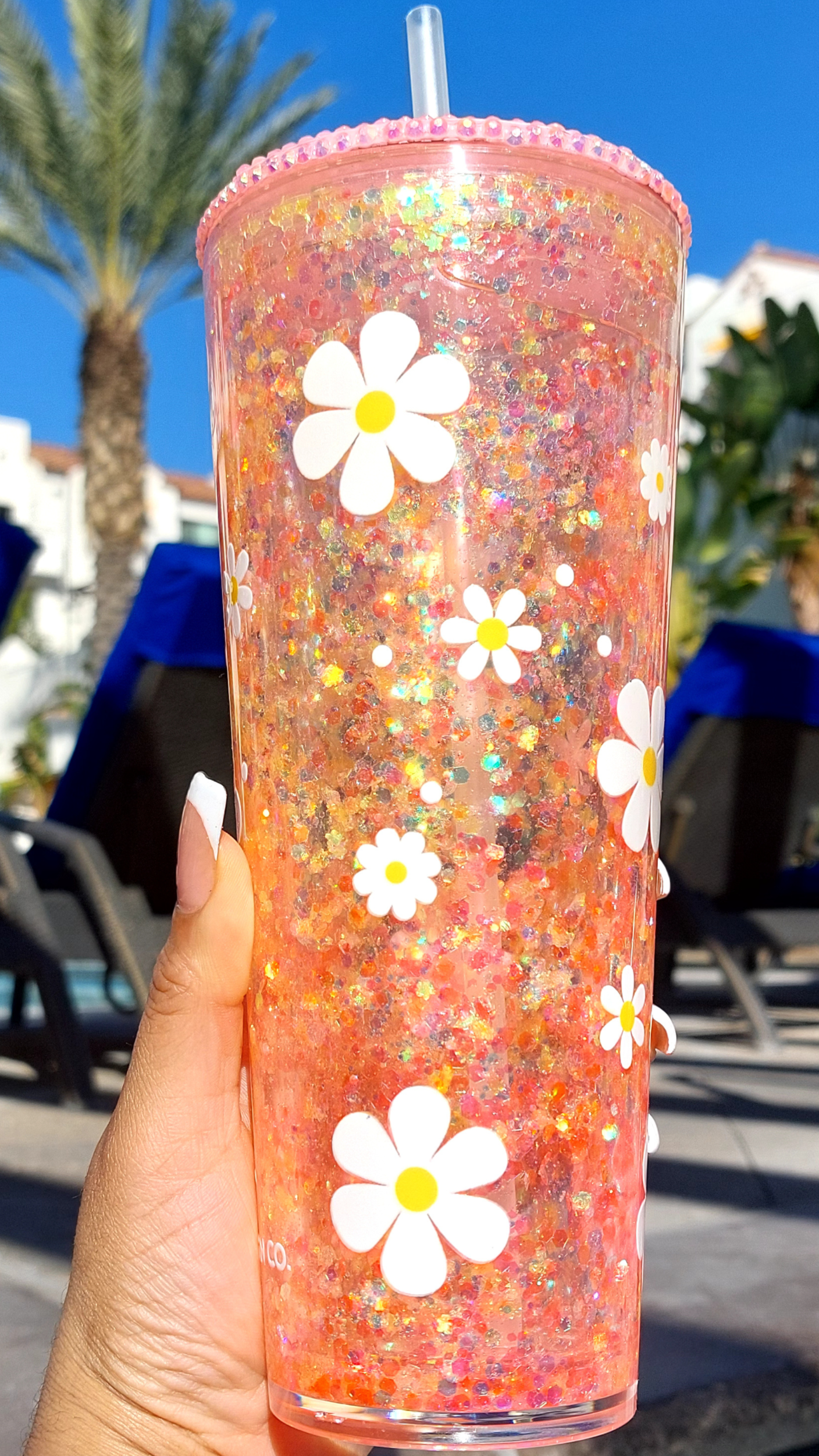 Sunlit Daisy – Golden Bloom Edition | 24 oz Snow Globe Tumbler - Handmade Luxury Glitter Tumbler